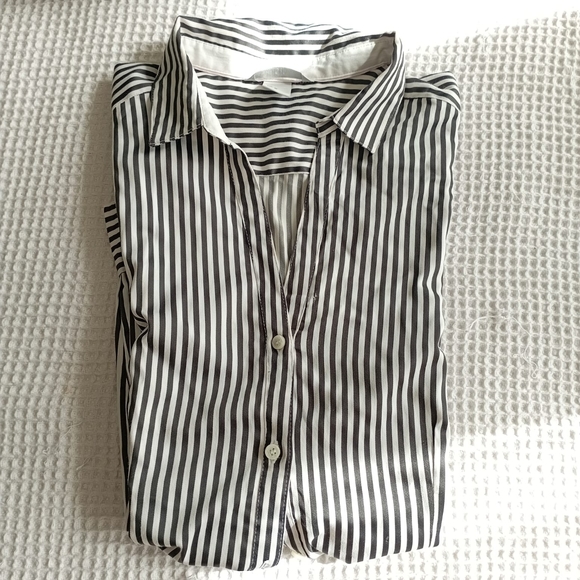 H&M Premium Shirt - Picture 3 of 10